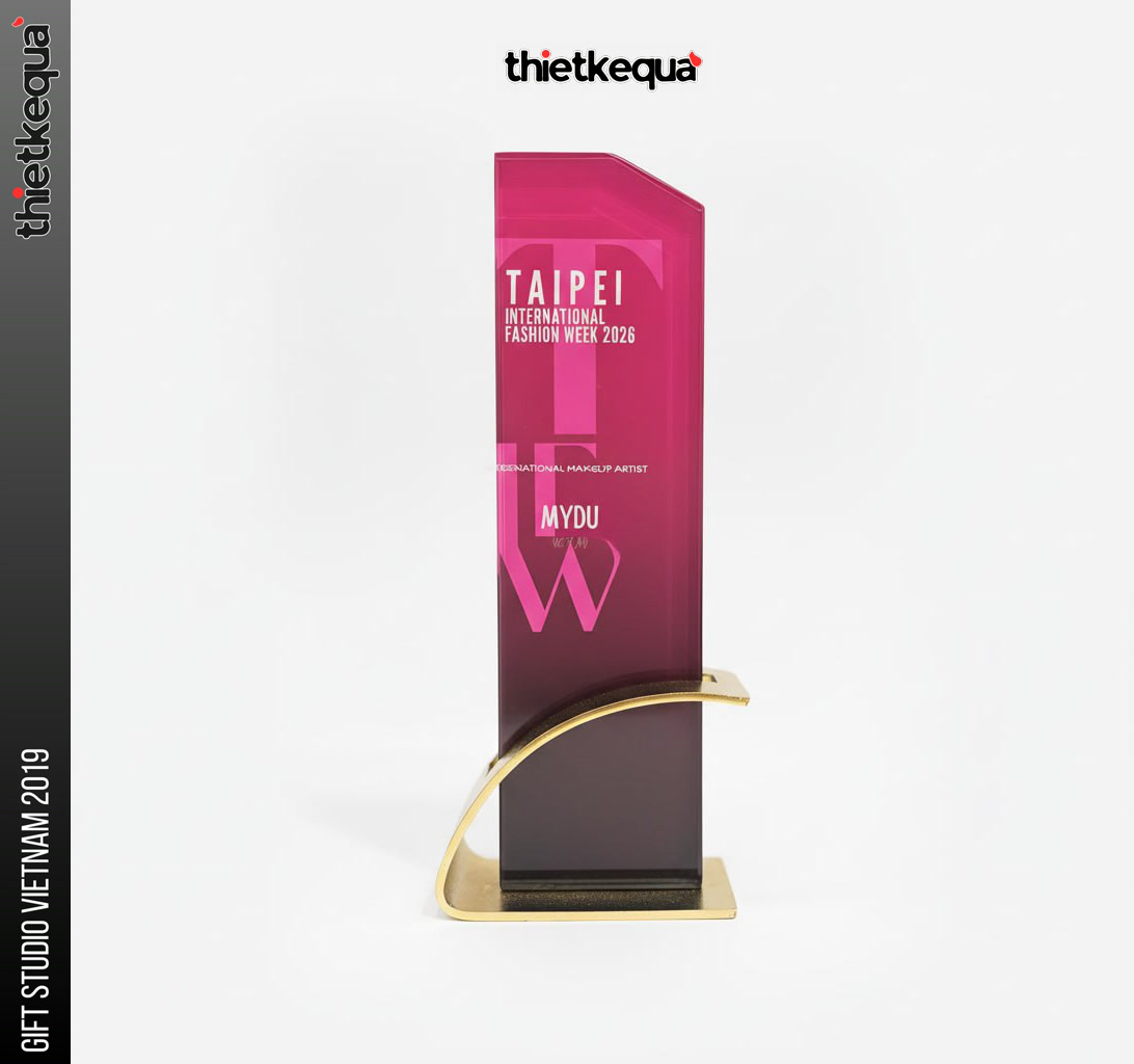 Cúp Vinh Danh International Fashion Week 2026