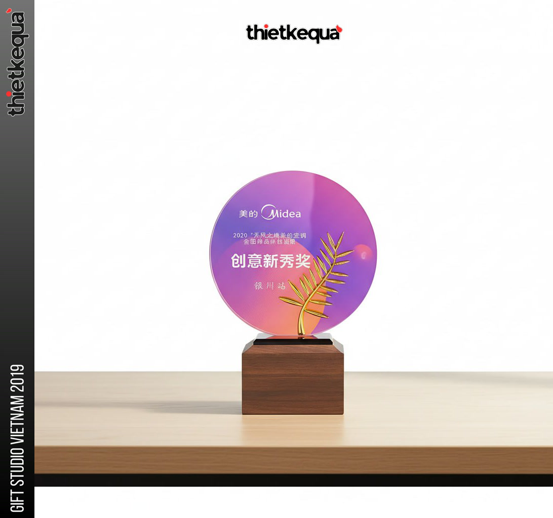 Kỷ niệm chương pha lê tròn phối màu gradient kết hợp lá vàng thiết kế nghệ thuật vinh danh cao cấp - Ảnh 2