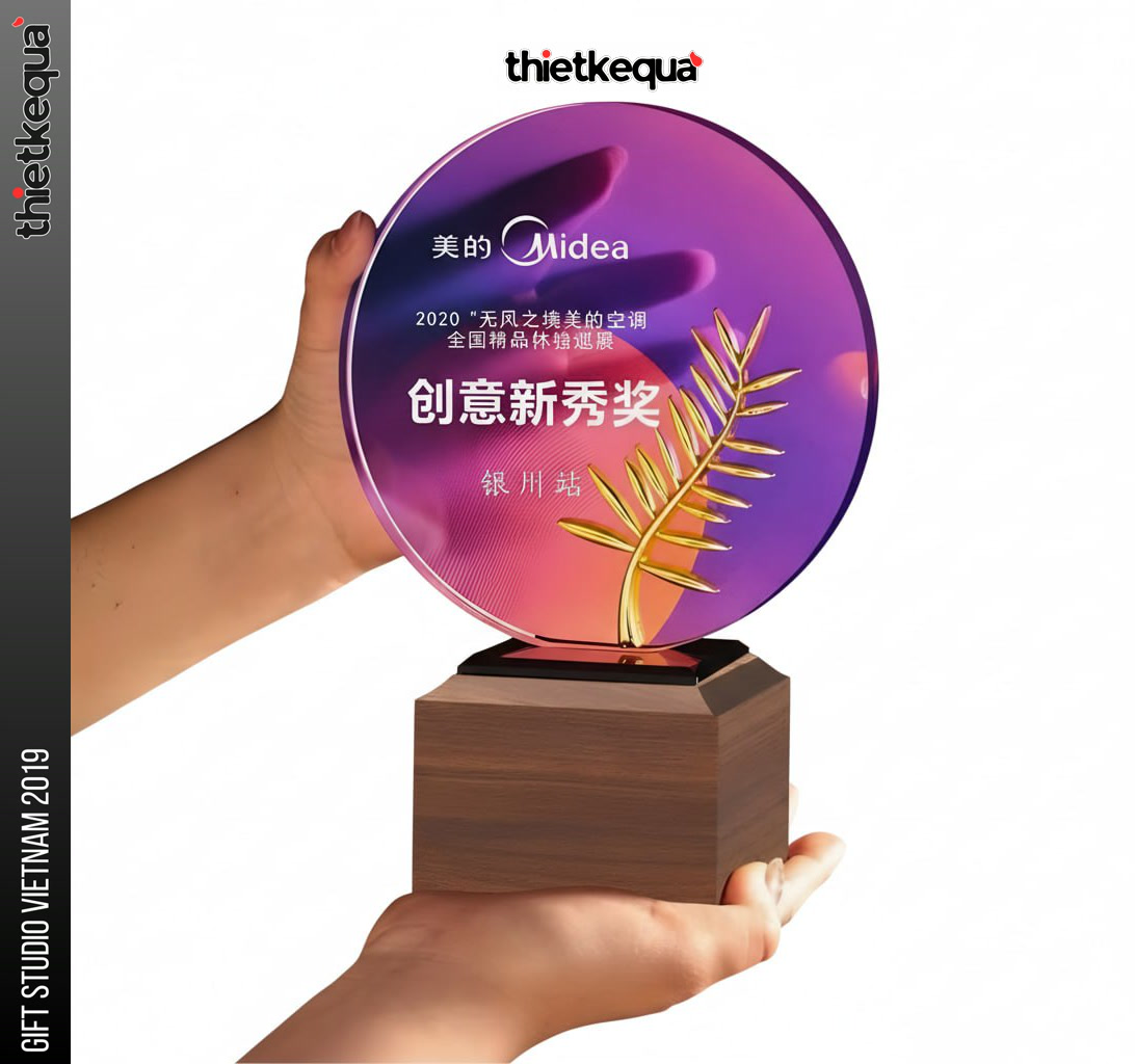 Kỷ niệm chương pha lê tròn phối màu gradient kết hợp lá vàng thiết kế nghệ thuật vinh danh cao cấp - Ảnh 3