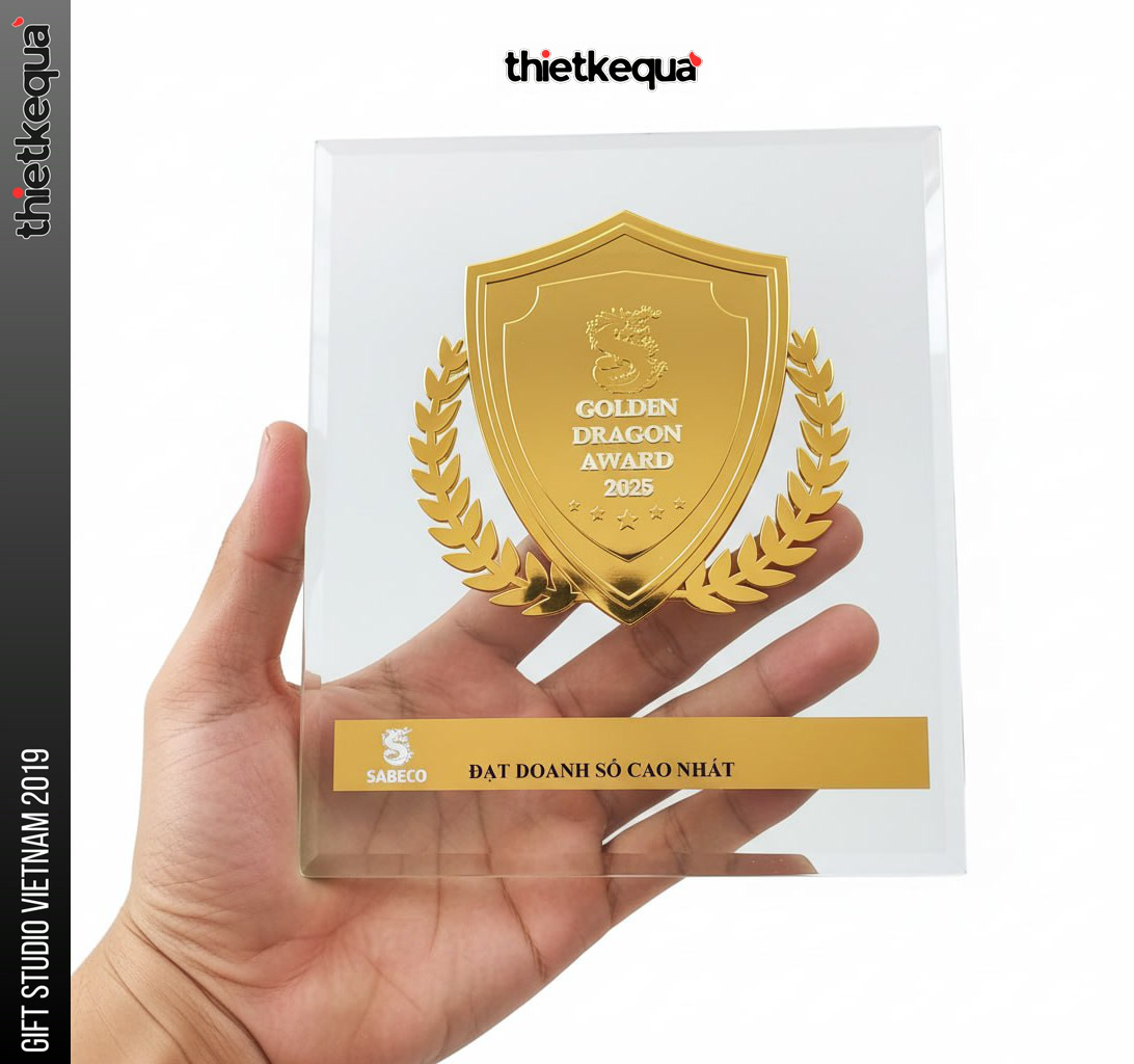 Kỷ niệm chương pha lê vuông kết hợp biểu tượng khiên vàng sang trọng vinh danh đẳng cấp - Ảnh 3