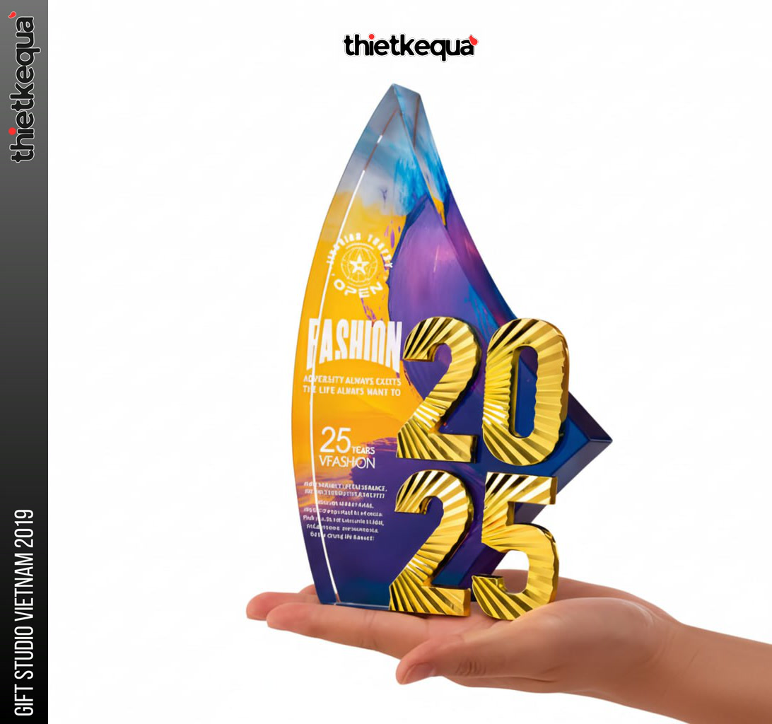 Kỷ niệm chương pha lê nghệ thuật phối màu gradient kết hợp số nổi 2025 sang trọng - Ảnh 3