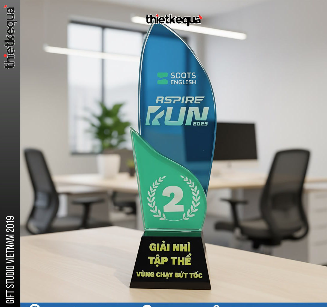 Cúp pha lê SCOTS English Aspire Run 2025 giải tập thể xuất sắc - Ảnh 2