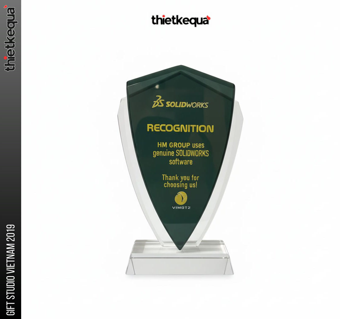 Cúp pha lê vinh danh SolidWorks Recognition cho HM Group