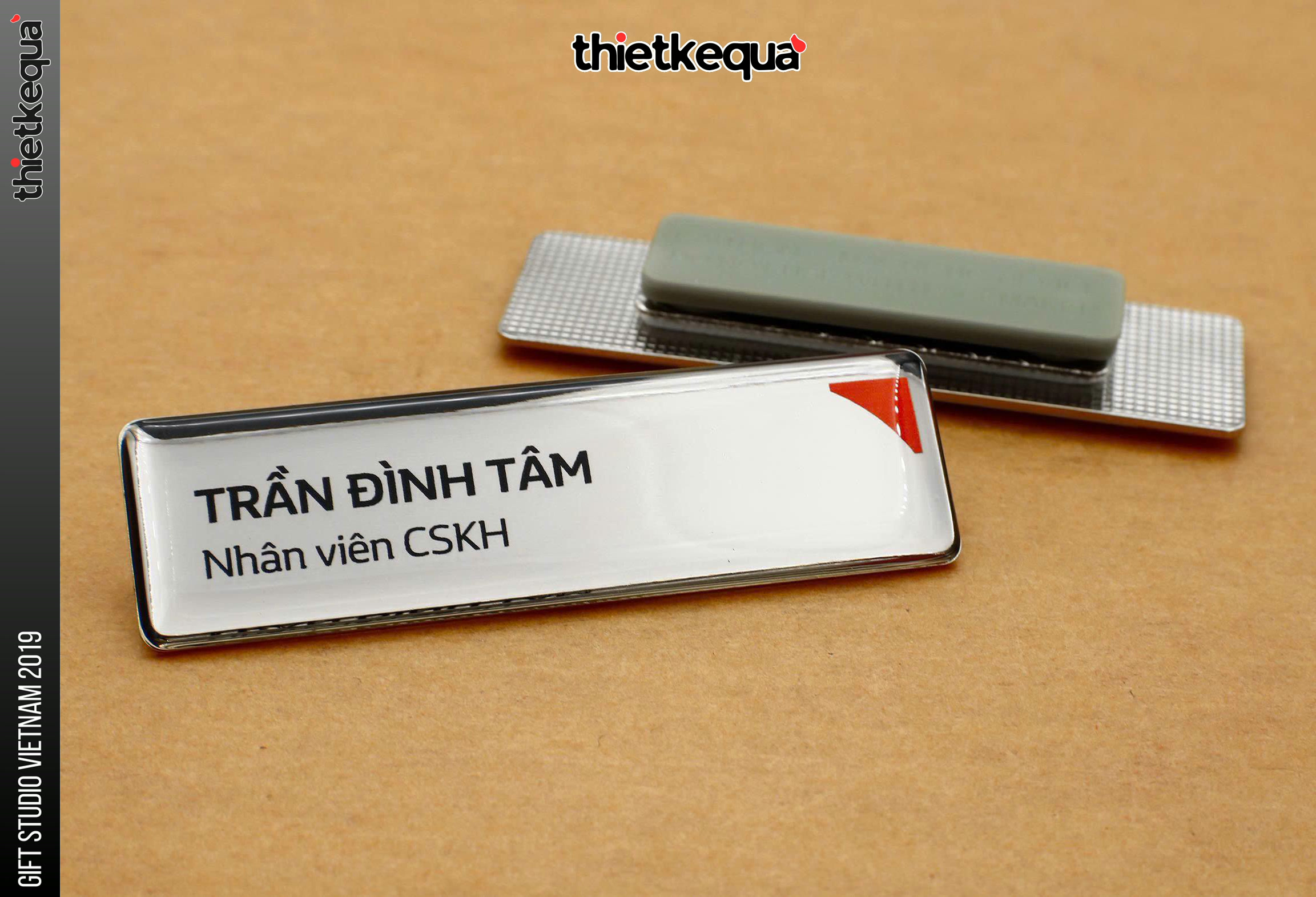 Làm bảng tên Nhân Viên giá rẻ