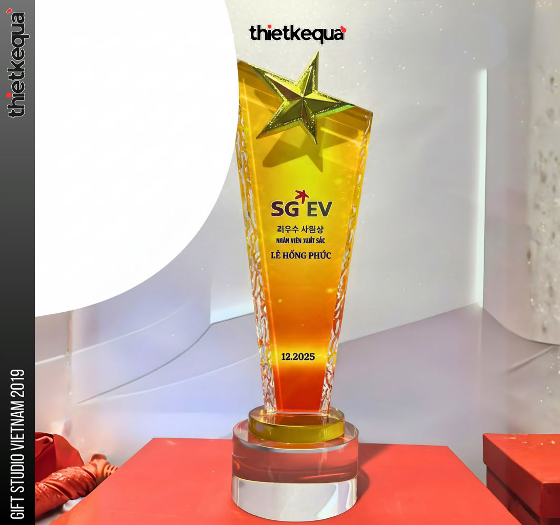 Cúp pha lê vinh danh Ngôi Sao Vàng màu hổ phách sang trọng cho SG EV