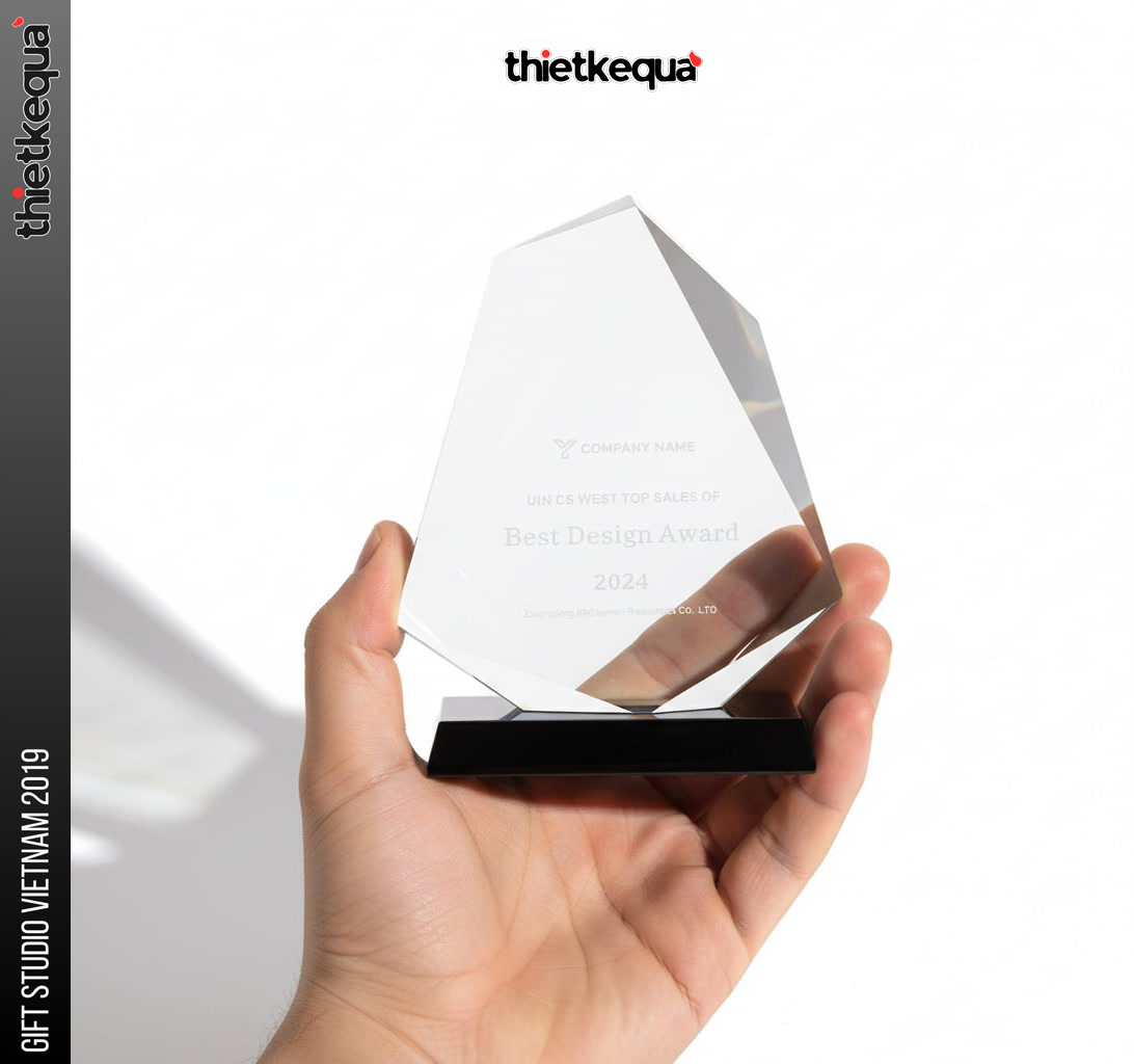 Cúp pha lê Best Design Award 2024 thiết kế đa giác trong suốt tối giản - Ảnh 3