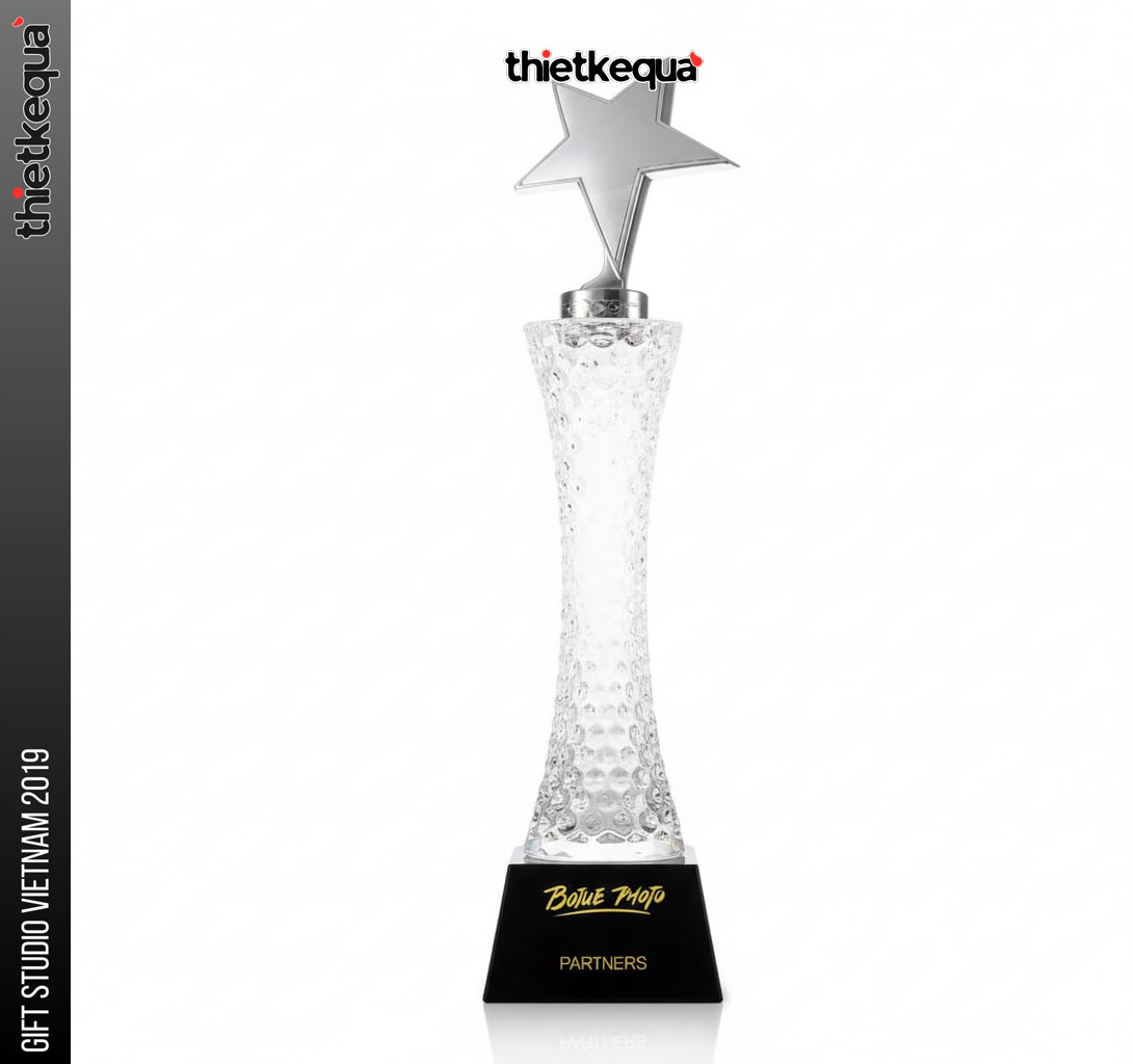 Cúp pha lê Bojue Photo Partners thiết kế thân trụ vân nổi đỉnh sao kim loại - Ảnh 2