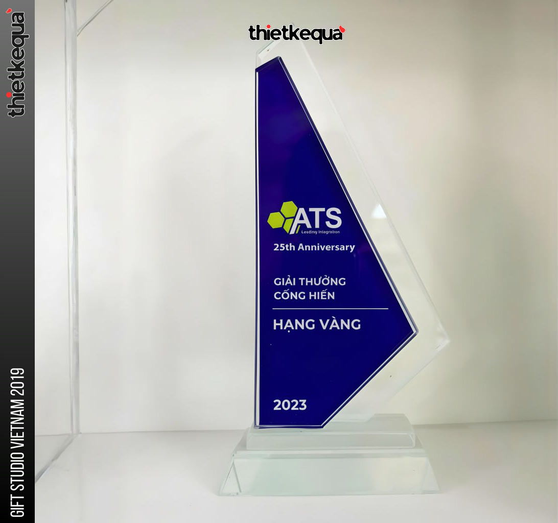 Cúp pha lê vát chéo phối xanh đậm kỷ niệm 25 năm cống hiến của công ty ATS thiết kế tối giản - Ảnh 2