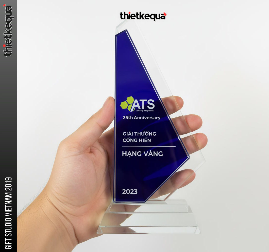 Cúp pha lê vát chéo phối xanh đậm kỷ niệm 25 năm cống hiến của công ty ATS thiết kế tối giản - Ảnh 3