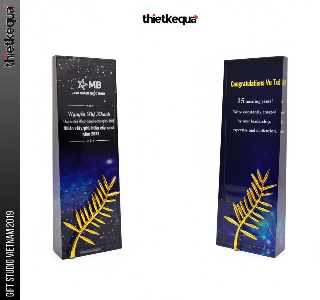 Cúp pha lê khối đứng nền galaxy xanh vinh danh thành tích thiết kế lá vàng nổi - Ảnh 2