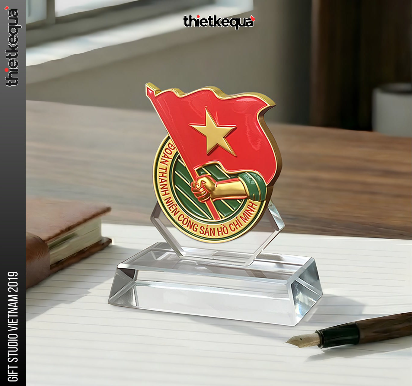 Kỷ Niệm Chương Pha Lê Đoàn Thanh Niên Cộng Sản Hồ Chí Minh - Ảnh 2