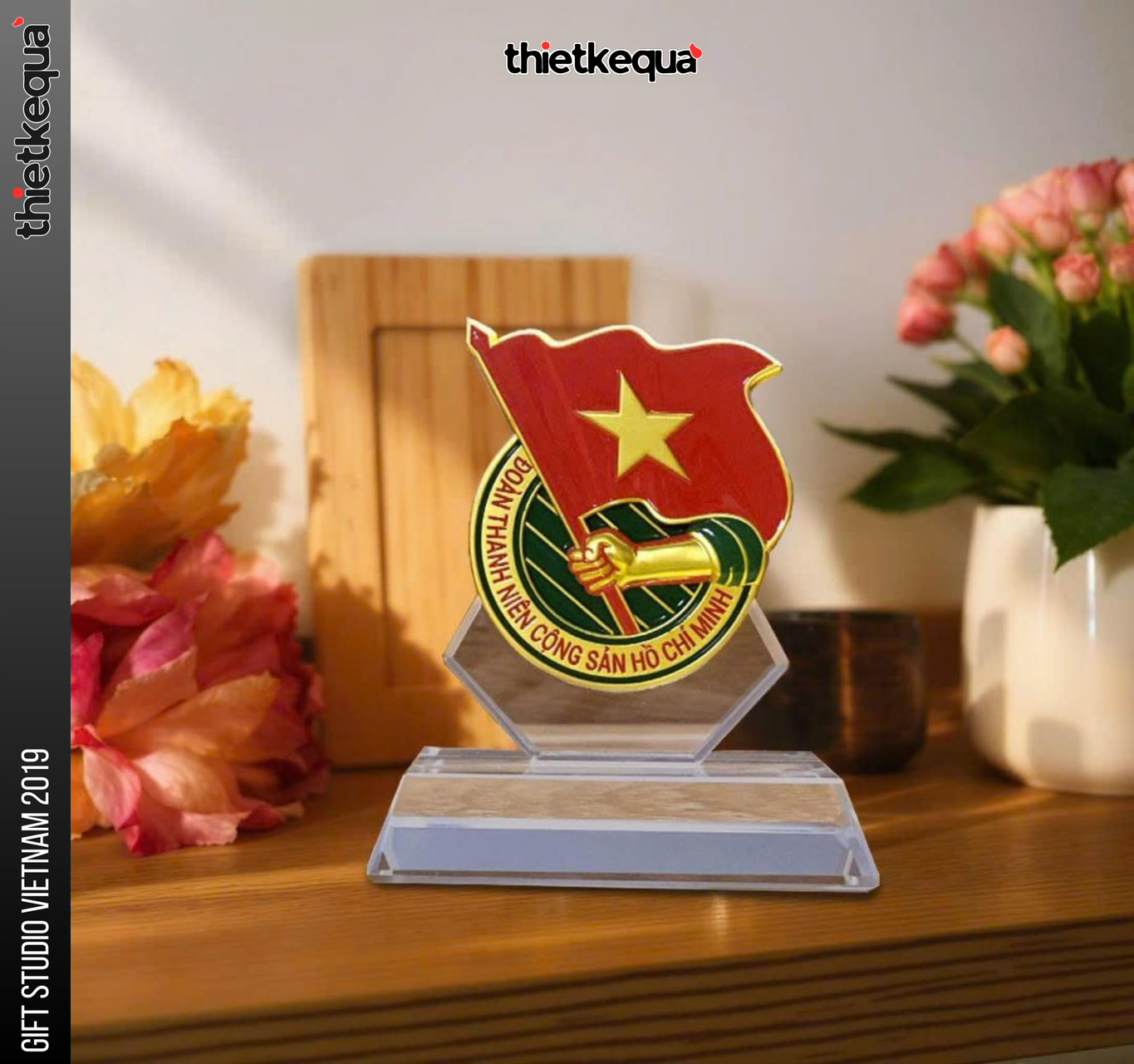 Cúp In Logo Đoàn Thanh Niên và Lá Cờ Tổ Quốc Tung Bay - Ảnh 5