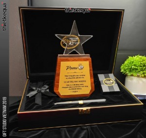 Cúp Đế Gỗ Mặt Đồng Cúp Pha Lê công ty Poeme