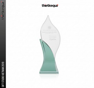 Cúp Pha Lê Cách Điệu Giọt Lửa Xanh Ngọc Bích