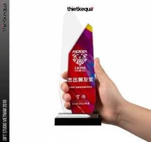 Cúp pha lê đa giác phối màu hiện đại nhiều phiên bản khác nhau theo yêu cầu