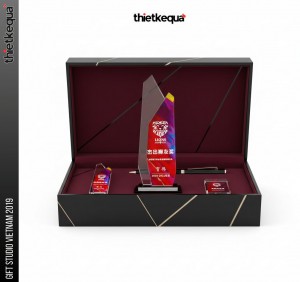 Cúp pha lê đa giác phối màu hiện đại nhiều phiên bản khác nhau theo yêu cầu