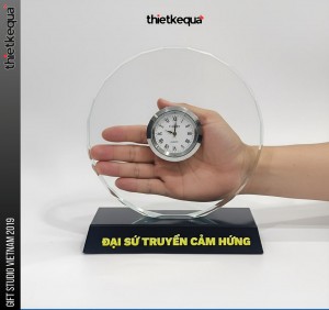 Cúp pha lê đồng hồ tròn cao cấp khắc vinh danh