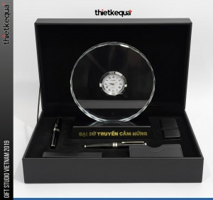 Cúp pha lê đồng hồ tròn cao cấp khắc vinh danh