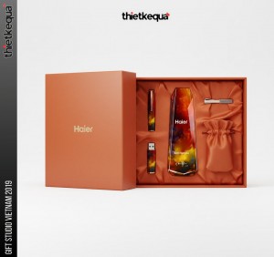 Cúp pha lê Haier vinh danh Best Service thiết kế đa giác màu nghệ thuật