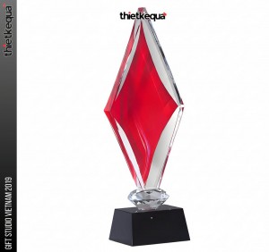 Cúp Pha Lê Hình Rô Đỏ Đế Đen