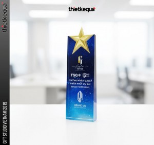 Cúp pha lê Kepler Tower vinh danh đại lý phân phối thiết kế sao vàng nền galaxy xanh