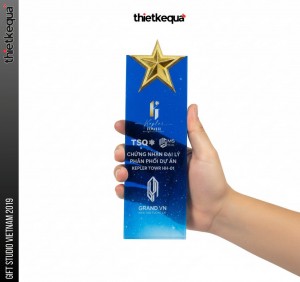 Cúp pha lê Kepler Tower vinh danh đại lý phân phối thiết kế sao vàng nền galaxy xanh