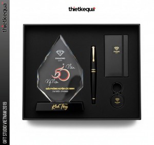 Cúp pha lê kỷ niệm 50 năm giải phóng huyện Lộc Ninh của Công Ty Diamond City