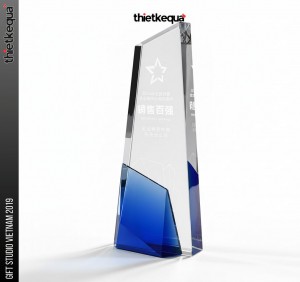 Cúp pha lê vát chéo phối xanh dương hiện đại thiết kế theo yêu cầu khách hàng