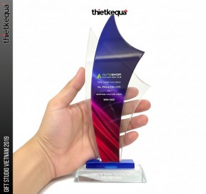 Cúp pha lê vinh danh Autoshop - Vua Máy Pha Chế phối màu Blue-Pink cao cấp