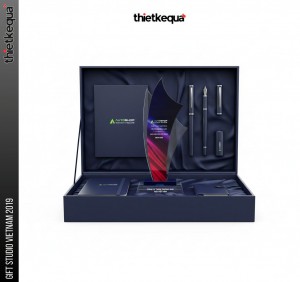 Cúp pha lê vinh danh Autoshop - Vua Máy Pha Chế phối màu Blue-Pink cao cấp