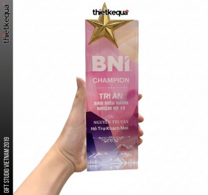 Cúp pha lê vinh danh BNI Champion phối màu hồng tím gắn ngôi sao vàng cao cấp