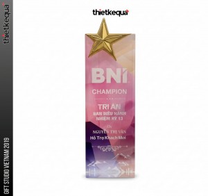 Cúp pha lê vinh danh BNI Champion phối màu hồng tím gắn ngôi sao vàng cao cấp