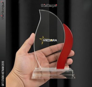 Cúp Pha Lê Vinh Danh công ty Vietora