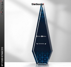 Cúp pha lê vinh danh khối đa diện xanh navy họa tiết cổ điển cao cấp