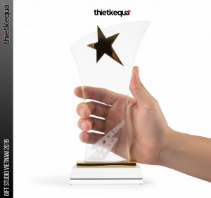 Cúp pha lê vinh danh Ngôi Sao Vàng gắn kim loại mạ vàng