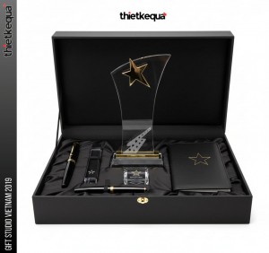 Cúp pha lê vinh danh Ngôi Sao Vàng gắn kim loại mạ vàng