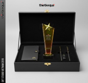 Cúp pha lê vinh danh Ngôi Sao Vàng màu hổ phách sang trọng cho SG EV