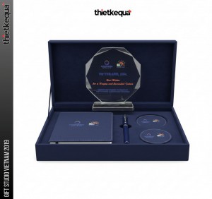 Cúp pha lê vinh danh Phenikaa University và REGS Lab