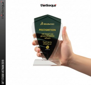 Cúp pha lê vinh danh SolidWorks Recognition cho HM Group