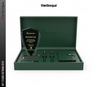 Cúp pha lê vinh danh SolidWorks Recognition cho HM Group