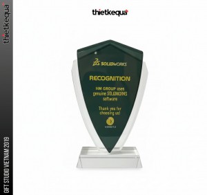 Cúp pha lê vinh danh SolidWorks Recognition cho HM Group