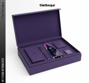 Cúp pha lê vinh danh thiết kế đa giác màu chuyển sắc  xanh – tím độc đáo, hiện đại