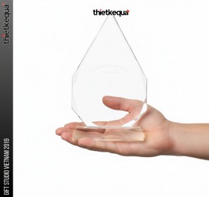 Cúp pha lê vinh danh thiết kế kim cương đa giác tối giản
