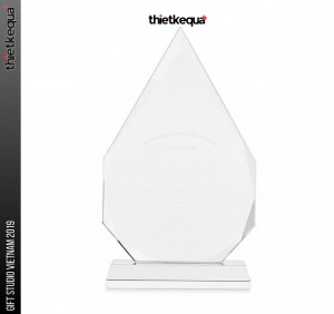 Cúp pha lê vinh danh thiết kế kim cương đa giác tối giản