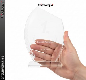 Cúp pha lê vinh danh thiết kế ngọn lửa mềm tối giản