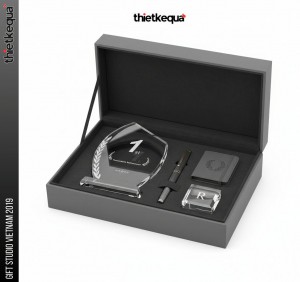 Cúp pha lê vinh danh thiết kế ngọn lửa mềm tối giản