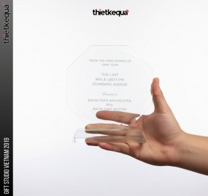 Cúp pha lê vinh danh tri ân nhân viên ClickBuy và DAM Team