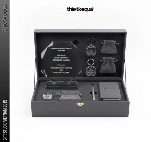 Cúp pha lê vinh danh tri ân nhân viên ClickBuy và DAM Team