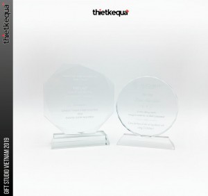 Cúp pha lê vinh danh tri ân nhân viên ClickBuy và DAM Team