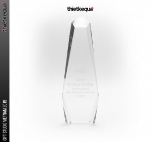 Cúp pha lê vinh danh Vinschool tri ân 10 năm đồng hành